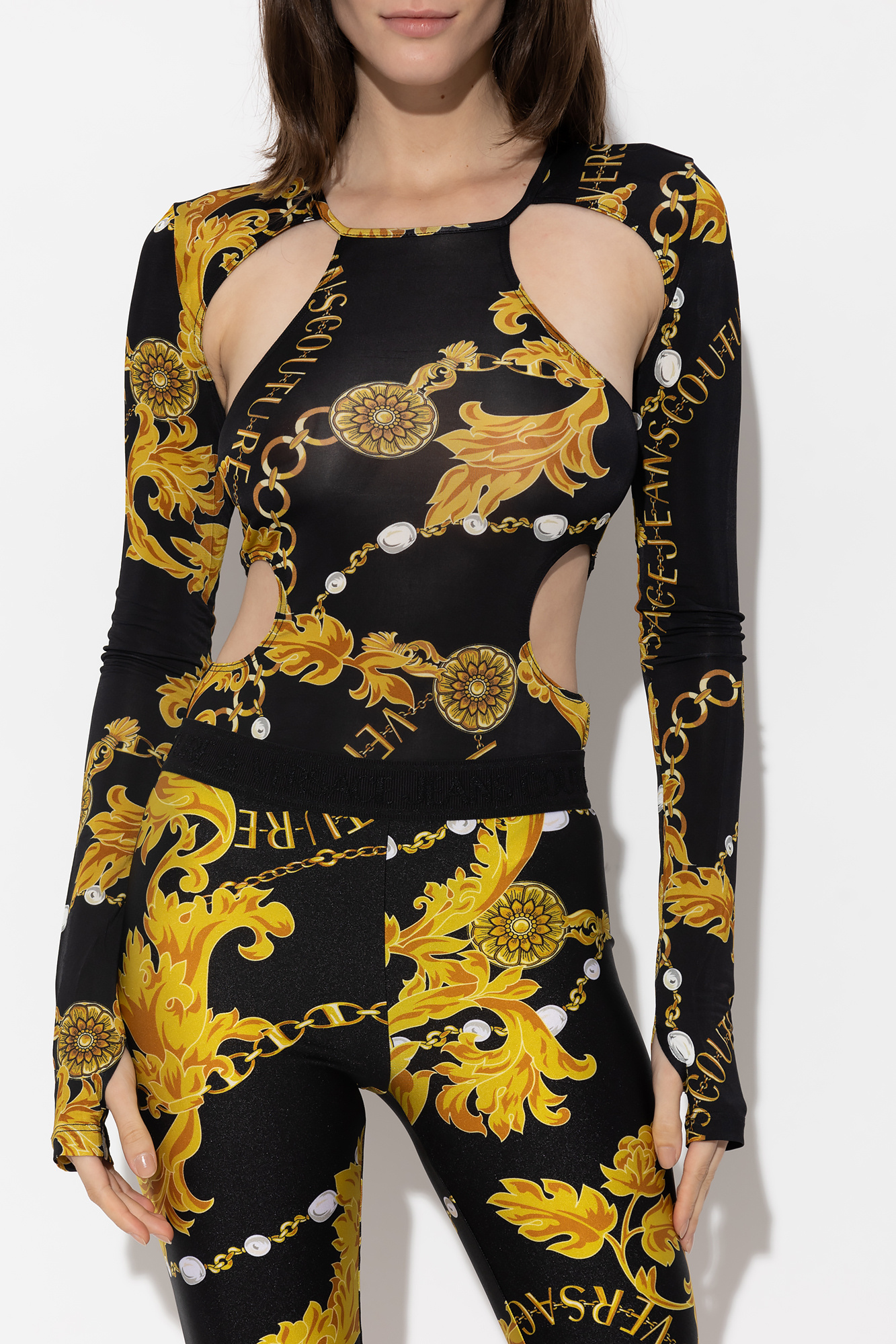 希少【Versace Jeans Couture】ガーランド柄 スウェット VERSACE JEANS COUTURE PRINTED LOGO T-SHIRT WITH CREW-NECK– Yooto
